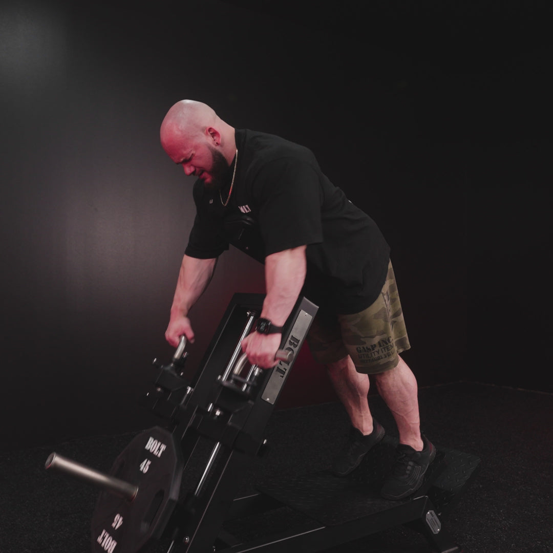video of Hunter Labrada using the General T-row smith machine